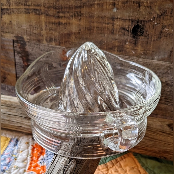 Vintage Heavy Glass Juicer - Picture 6 of 9